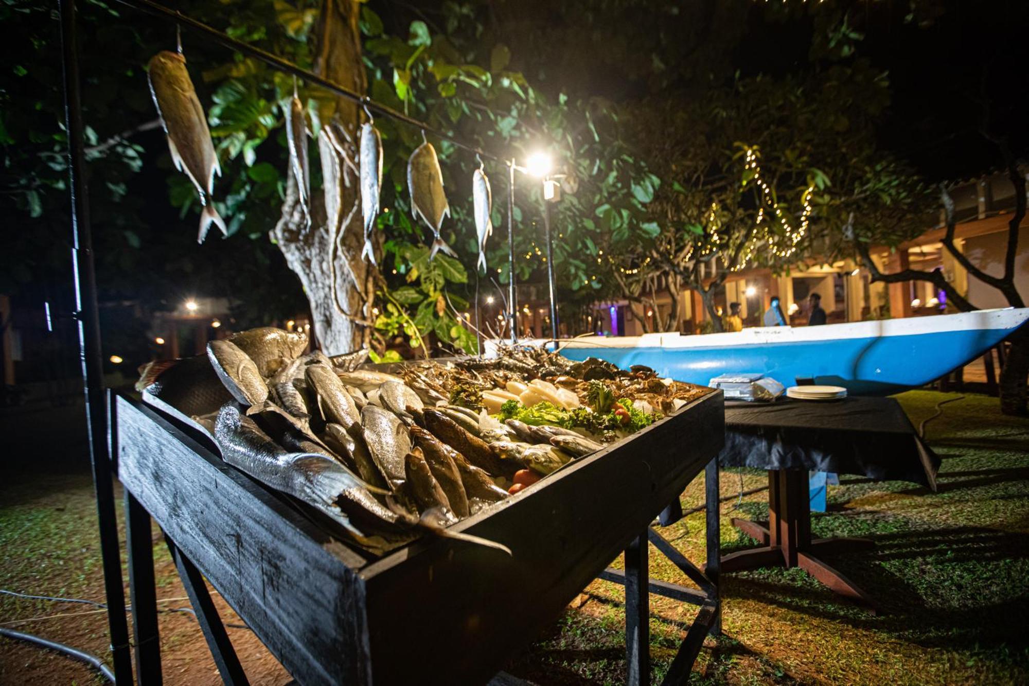Club Palm Bay Hotel Marawila Exterior photo