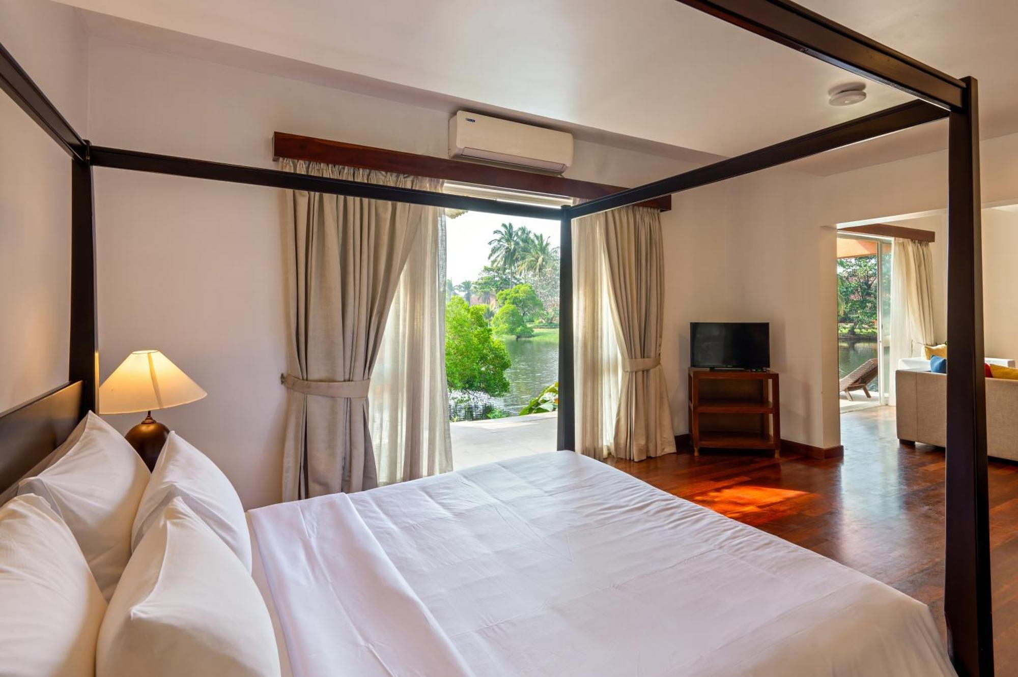 Club Palm Bay Hotel Marawila Room photo