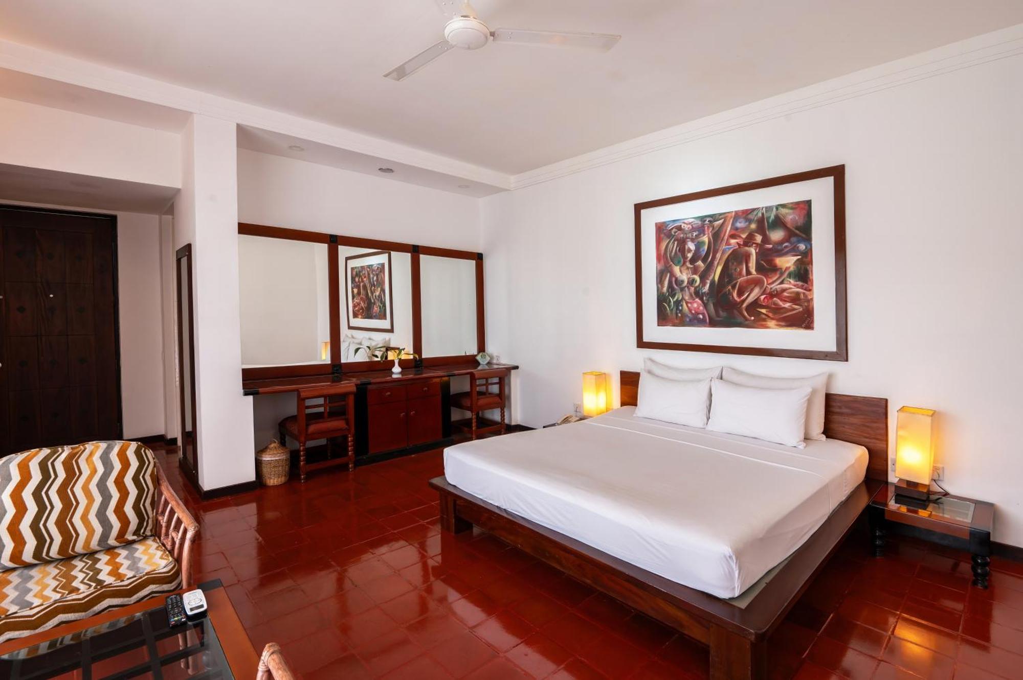 Club Palm Bay Hotel Marawila Room photo