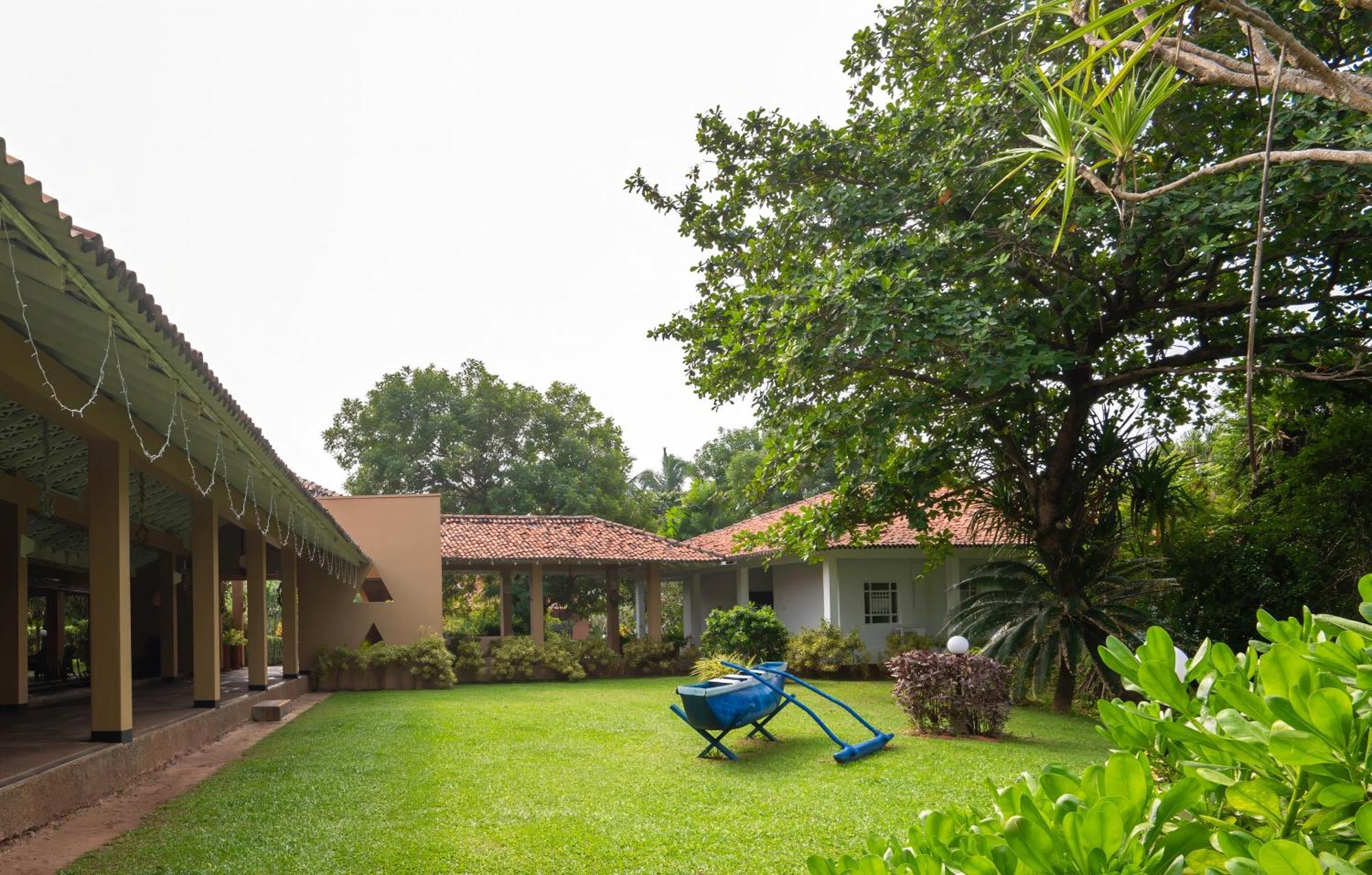 Club Palm Bay Hotel Marawila Exterior photo