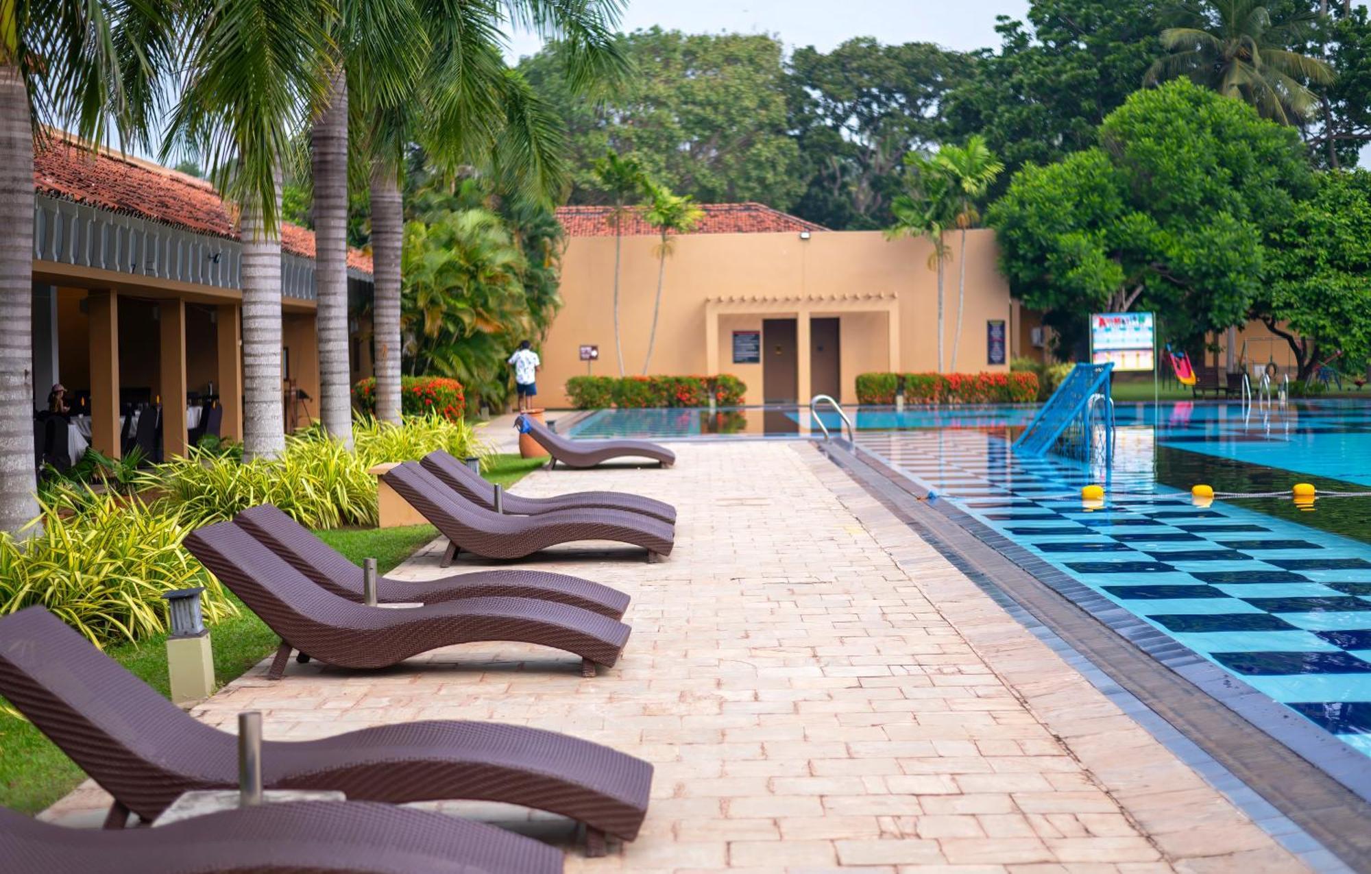 Club Palm Bay Hotel Marawila Exterior photo