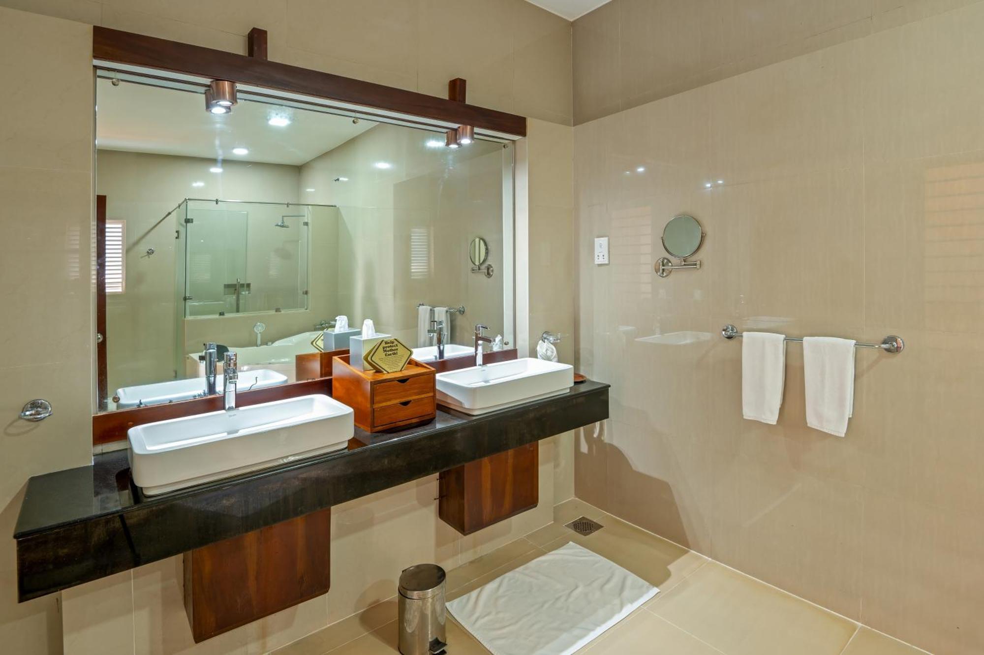 Club Palm Bay Hotel Marawila Room photo