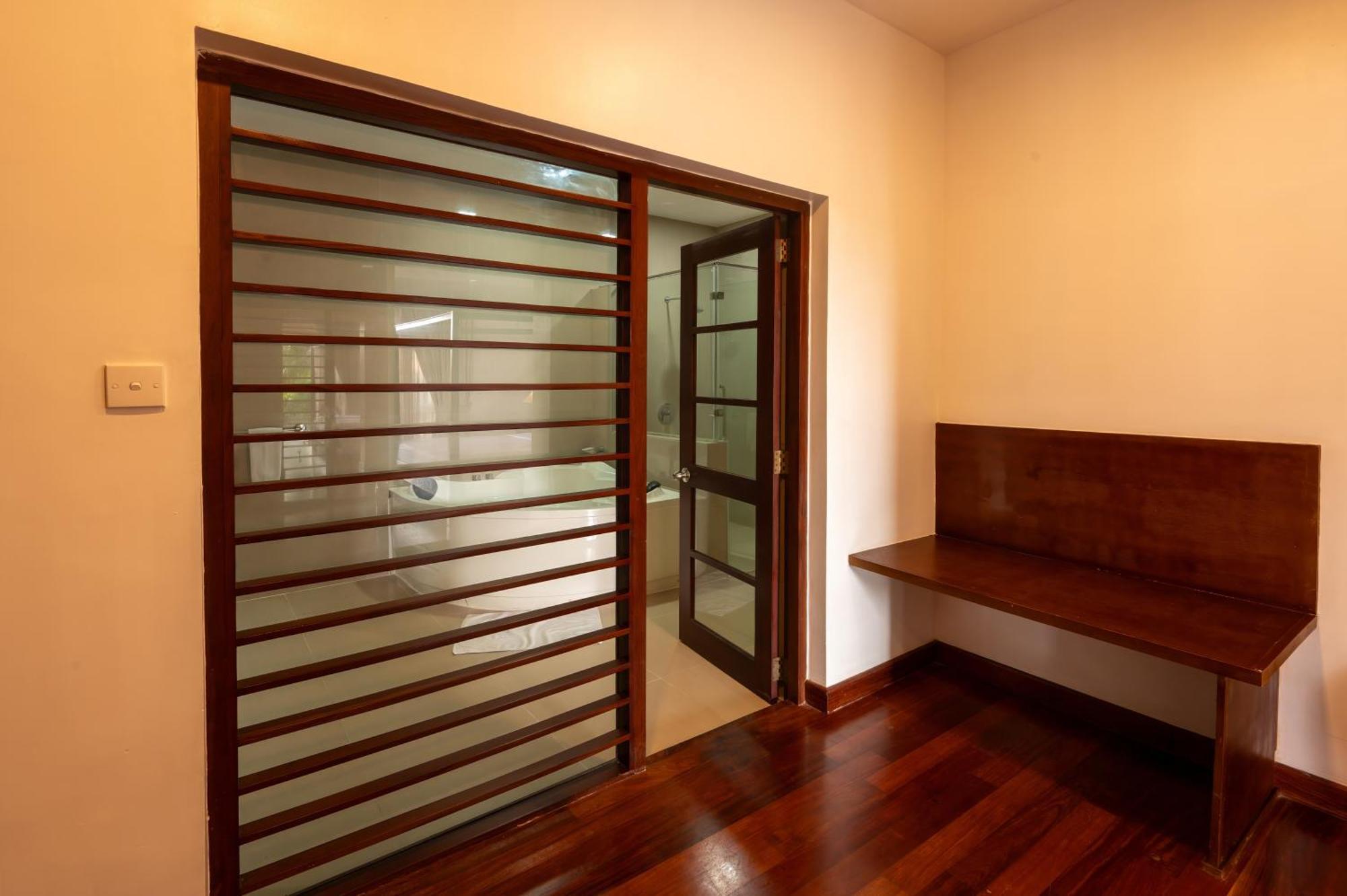 Club Palm Bay Hotel Marawila Room photo